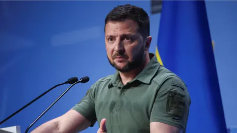 Zelenski: Rusya ve Karadeniz'de 4 stratejik hedef vuruldu, operasyon detayları açıklandı