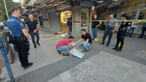 Salihli'de kuyumcuya silahlı soygun girişimi: İki yaralı, zanlı esnaf tarafından tutuklandı