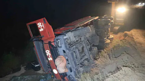 Adana Karaisalı'nda yangın müdahalesinde arazöz devrildi: 2 orman işçisi yaralandı
