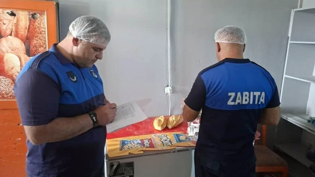 Sarıkamış'ta fırınlara hijyen ve gramaj baskını: Zabıta ekipleri sahaya indi Sarıkamış'ta fırınlara hijyen ve gramaj baskını: Zabıta ekipleri sahaya indi