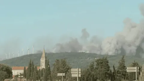 Fréjus'ta Korkutan Yangın: Okullar Tahliye Edildi, Yüzlerce Kişi Evsiz Kaldı