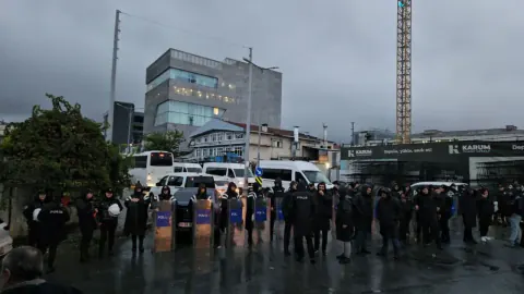 Halk TV'de polis incelemesi: Savcılık kararnamesiyle binaya giriş yapıldı