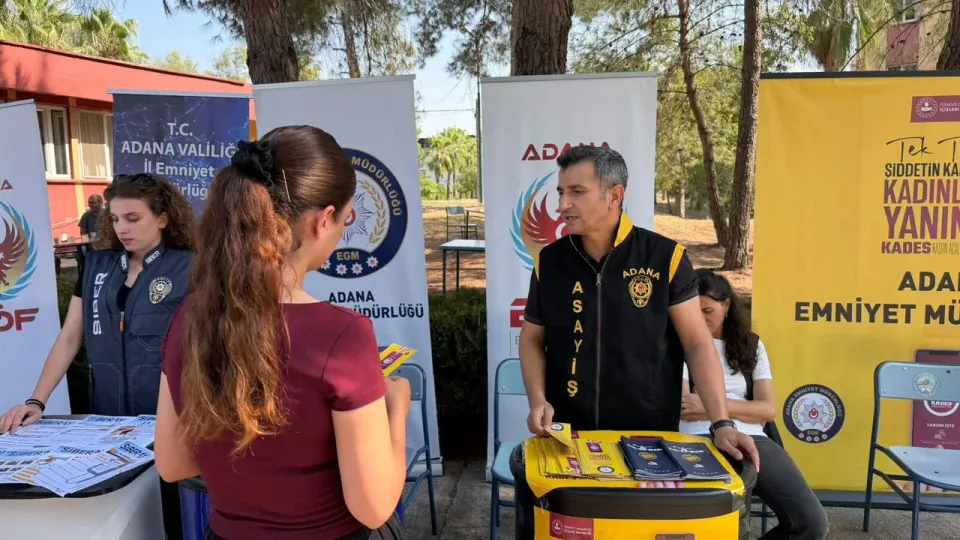 Adana’da Yeni Dönem Güvenliği: Polis Öğrencilerle Buluştu, "Yeni Evim Güvenli Yurdum" Başladı görseli