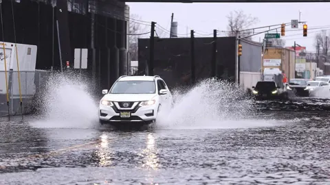 ABD'nin Iowa Eyaletinde Tornado Alarmı: Şiddetli Fırtına ve Hortum Riski ABD'nin Iowa Eyaletinde Tornado Alarmı: Şiddetli Fırtına ve Hortum Riski