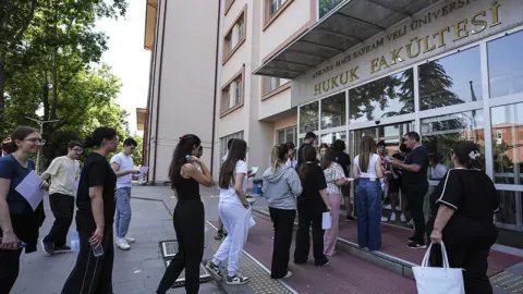 2026 YKS AYT Sınavı Zor muydu? Adayların Moralini Bozan Detaylar