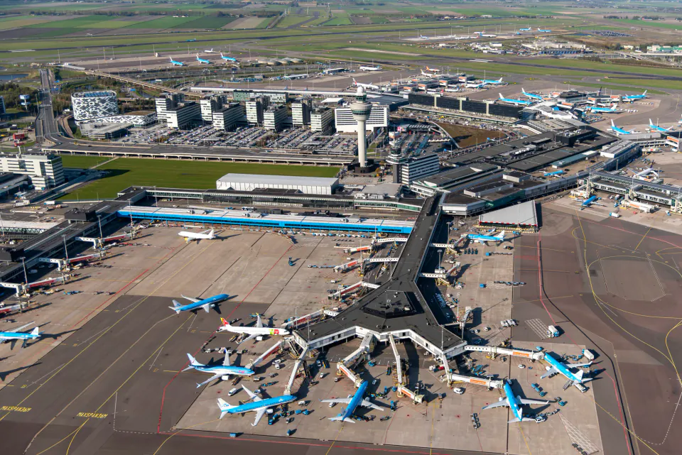 Amsterdam Schiphol Havalimanı'nda Tavan Çökmesi: Terminalde Kaos görseli