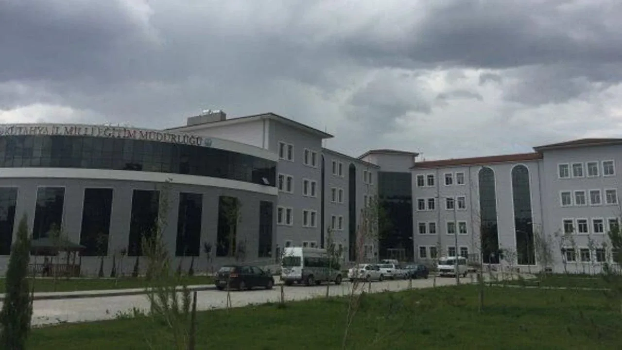 Kütahya Emet'te Taşımalı Eğitim İhalesinde Tarih Değişti Kütahya Emet'te Taşımalı Eğitim İhalesinde Tarih Değişti