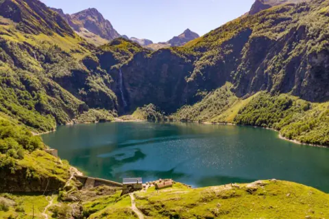 Lac d'Oô'da Korkutan Anlar: 3 Genç Helikopterle Kurtarıldı