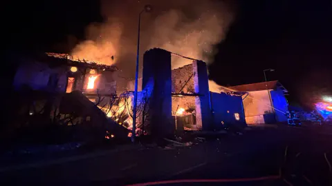 Fransa'da Haute-Garonne'de yangın: İki komşu ev yandı, 28 itfaiyeci müdahale etti