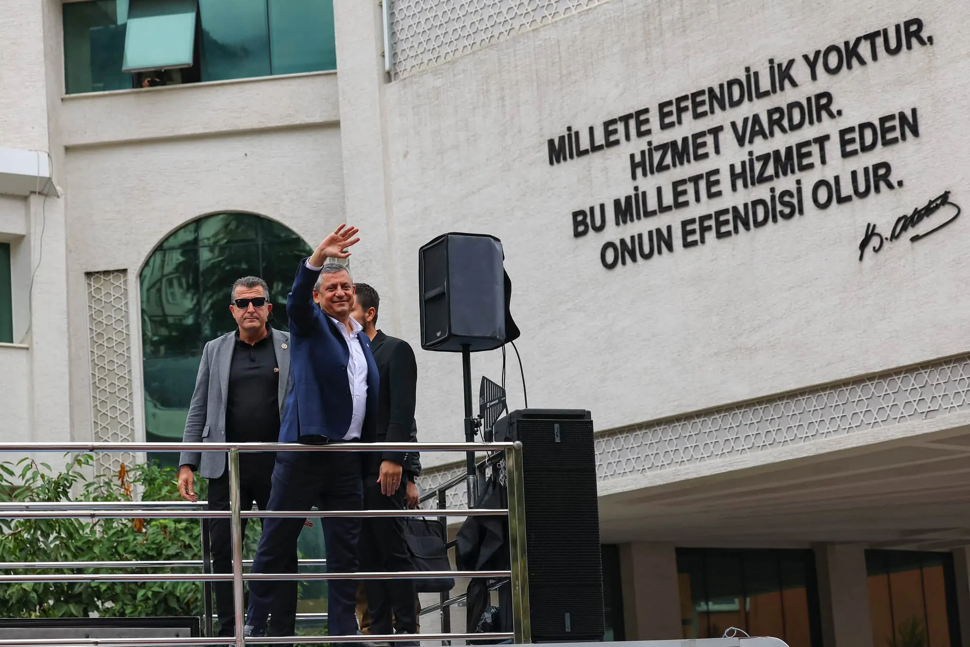 Özgür Özel Artvin'de vatandaşlarla buluştu: "Millet iradesi önünde kimse duramaz" Özgür Özel Artvin'de vatandaşlarla buluştu: "Millet iradesi önünde kimse duramaz"