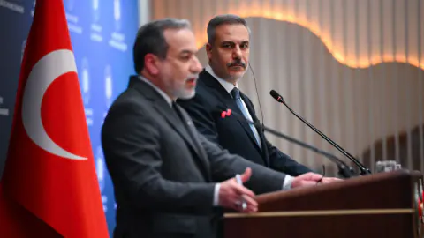 Hakan Fidan ile İran Dışişleri Bakanı Arağcı telefonla görüştü: Bölgesel ateş kesimi ve ikili hedefler masada
