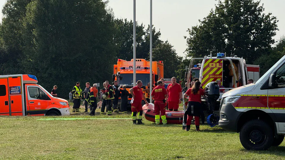 Hamburg'da Facia: Allermöher Gölü'nde Boğulan 15 Yaşındaki Genç Hayatını Kaybetti görseli