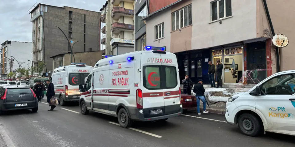 Yüksekova’da Gençlik Caddesi’nde bıçaklı kavga: 4 yaralı, soruştırma başlatıldı görseli