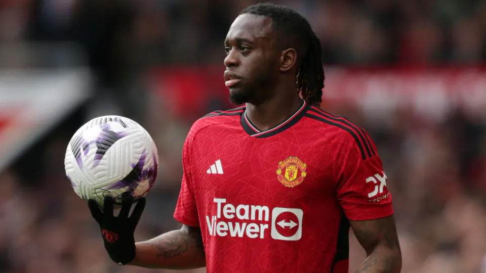 Süper Lig'de Wan-Bissaka Alarmı: Fenerbahçe ve Beşiktaş Yarışta görseli