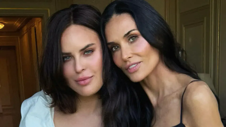 Demi Moore ve Kızı Tallulah Willis'ten Viral Makyaj Trendi Hamlesi görseli