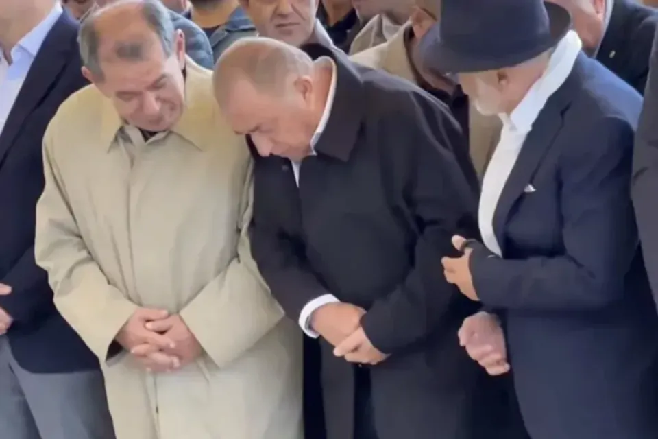 Fatih Terim'in cenaze töreninde yaşadığı o an: Ayakkabı tabanı koptu görseli