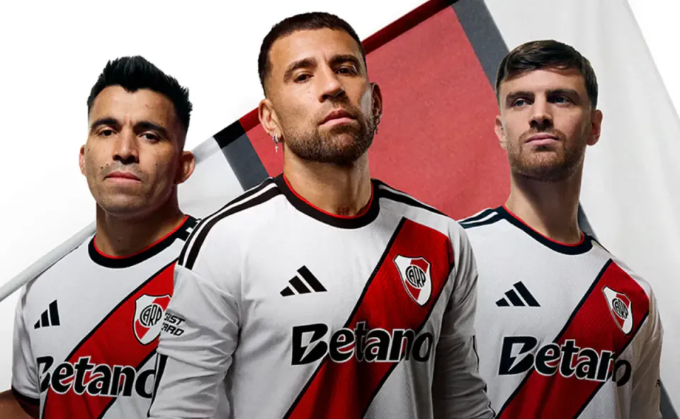 River Plate Yeni Formasını Tanıttı: 2026/27 Sezonu Fiyatları ve Detayları görseli