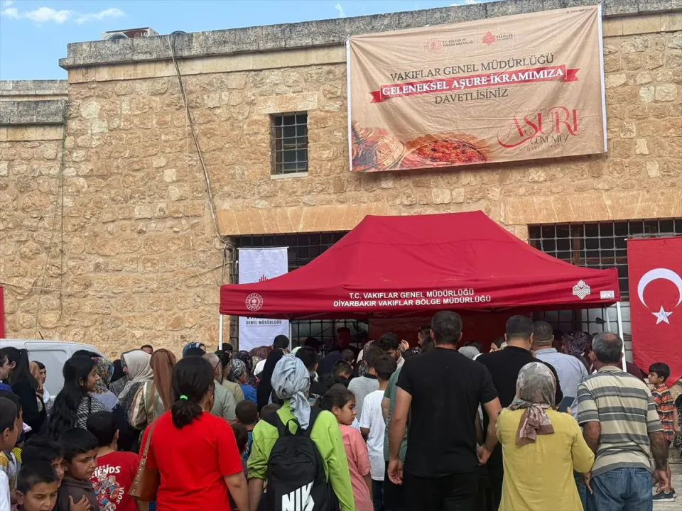 Kütahya'da Vakıf Gelenekleri Yaşıyor: Bin Kişiye Aşure İkramı görseli