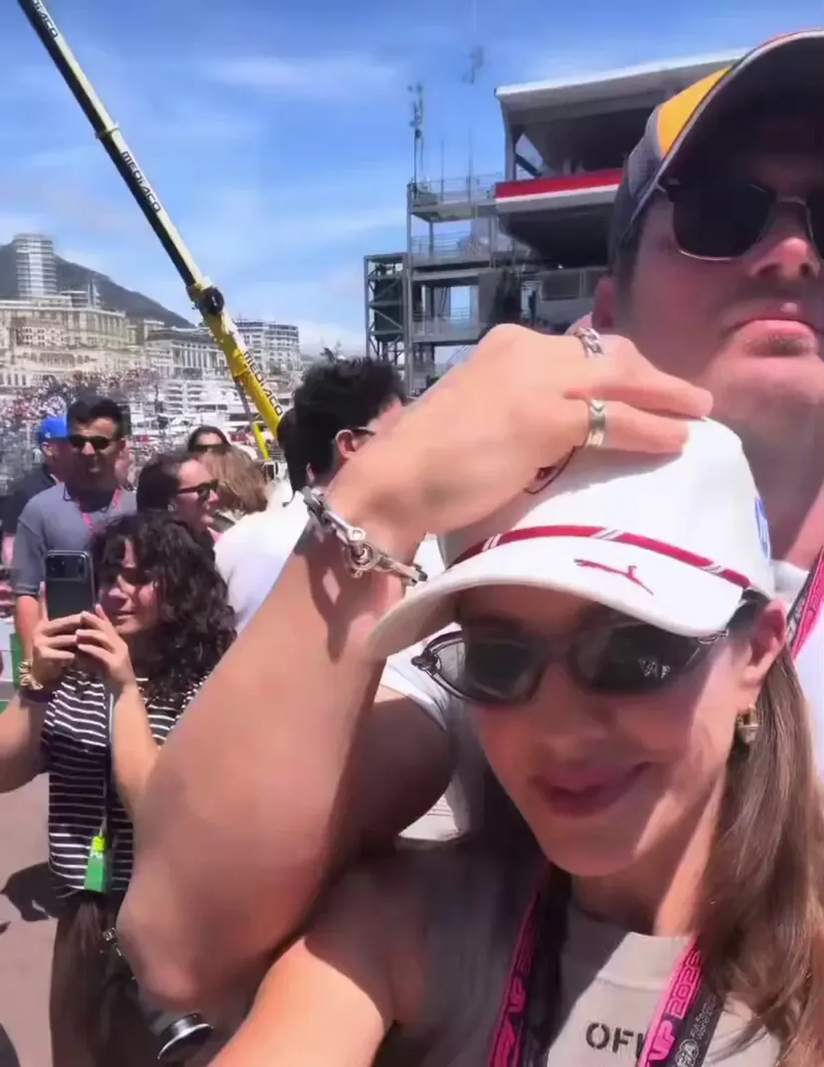 Kıvanç Tatlıtuğ ve Başak Tatlıtuğ'dan Monaco GP'de Romantik Anlar Kıvanç Tatlıtuğ ve Başak Tatlıtuğ'dan Monaco GP'de Romantik Anlar