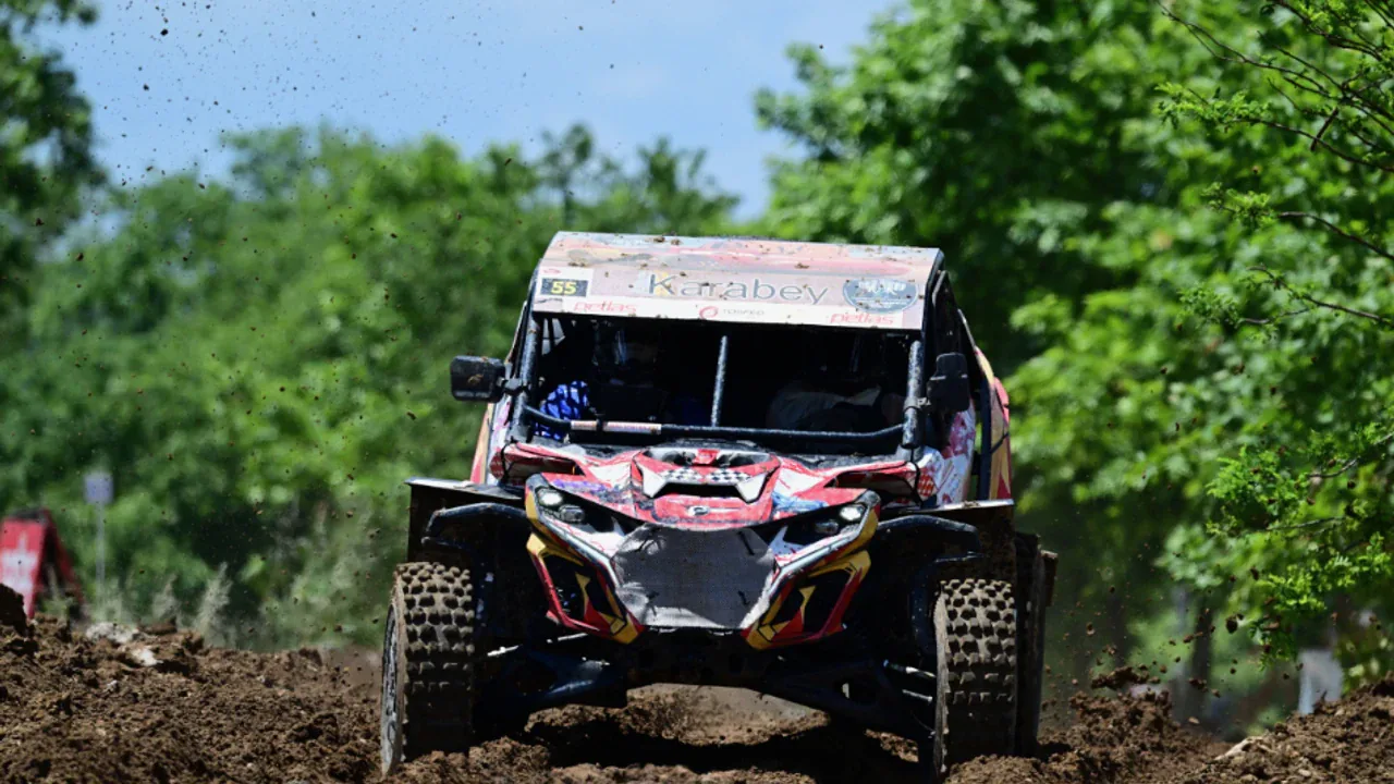 Düzce'de Toz ve Adrenalin: Türkiye Offroad Şampiyonası Final Etabı Tamamlandı Düzce'de Toz ve Adrenalin: Türkiye Offroad Şampiyonası Final Etabı Tamamlandı