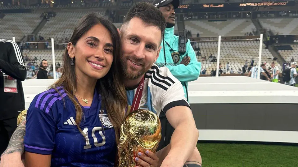 Antonela Roccuzzo'dan Dünya Kupası'nda Şaşırtan Tercih: Messi'nin Golüyle Coştular görseli