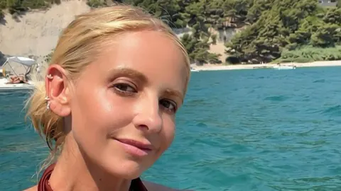 Sarah Michelle Gellar Fransız Rivierası Tatilinde Göz Kamaştırdı