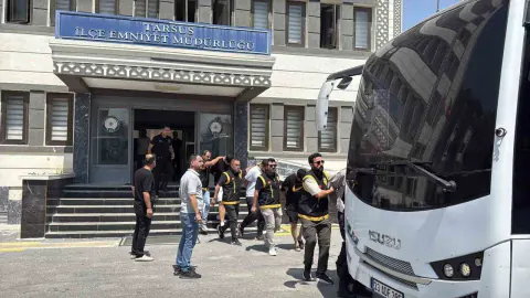 Tarsus'ta Alacak Verecek Kavgası: 2 Kuzen Öldü, 6 Şüpheli Adliyeye Sevk Edildi