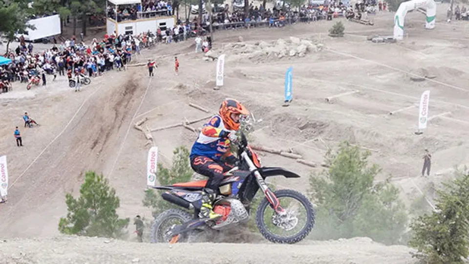 Osmancık'ta Enduro heyecanı: Doğa pistlerde şampiyonlar belirlendi görseli