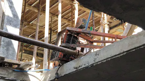 Kütahya'da inşaat iskelesi çöktü: 4 işçi yaralandı