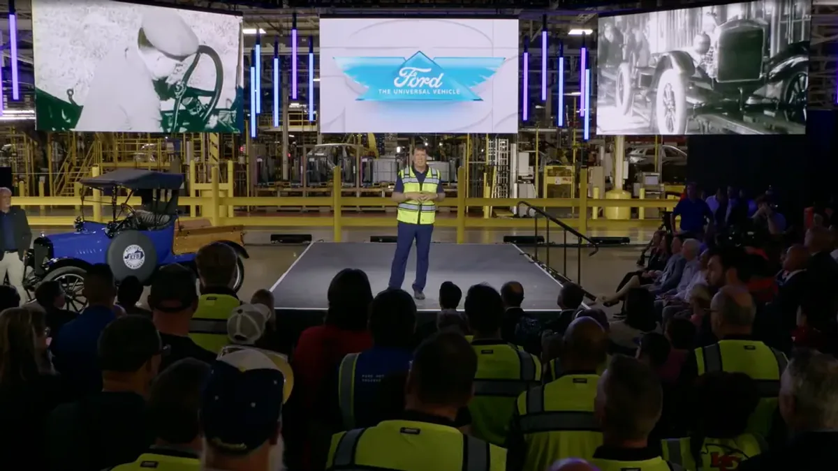 Ford'dan Beklenmedik Geri Dönüş: Yapay Zeka Yetmeyince Emekli Mühendisleri Çağırdı Ford'dan Beklenmedik Geri Dönüş: Yapay Zeka Yetmeyince Emekli Mühendisleri Çağırdı