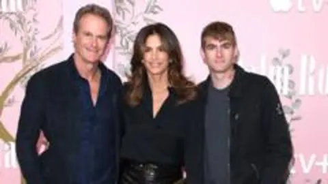 Cindy Crawford oğlu Presley Gerber'in ölüm iddialarını yalanladı: 'Sağlıklı ve hayatına devam ediyor'
