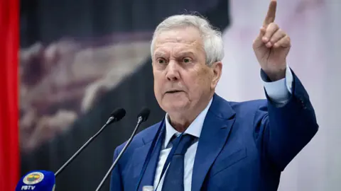 Fenerbahçe'de Forvet Hattı Revizyonu: AZ Alkmaar'ın Genç Yıldızı Gündemde