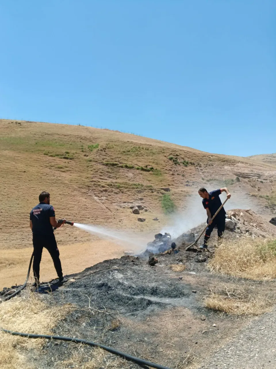 Kurtalan'da Beykent Yolu Üzerindeki Otluk Alanda Yangın Paniği görseli