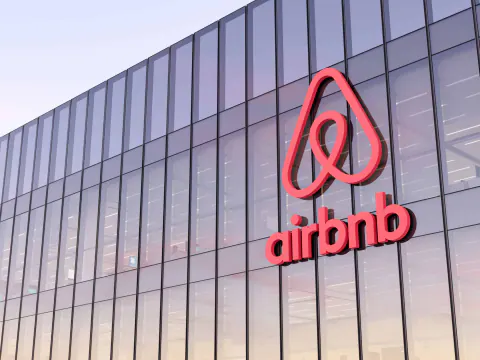 Airbnb'de Finansal Zirve: Hisse Rekoru ve Stratejik Dönüşüm