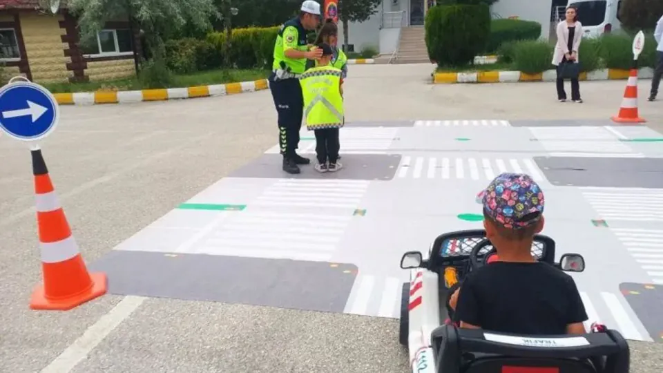 Bozüyük'te Çocuk Evleri Sakinlerinden Jandarma Komutanlığına Ziyaret görseli