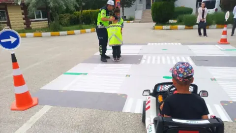 Bozüyük'te Çocuk Evleri Sakinlerinden Jandarma Komutanlığına Ziyaret