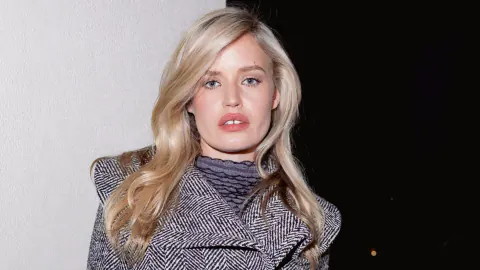 Londra Moda Haftası SS27: McQueen'ın Dönüş Partisi ve Gece Hayatının Yeni Yıldızları