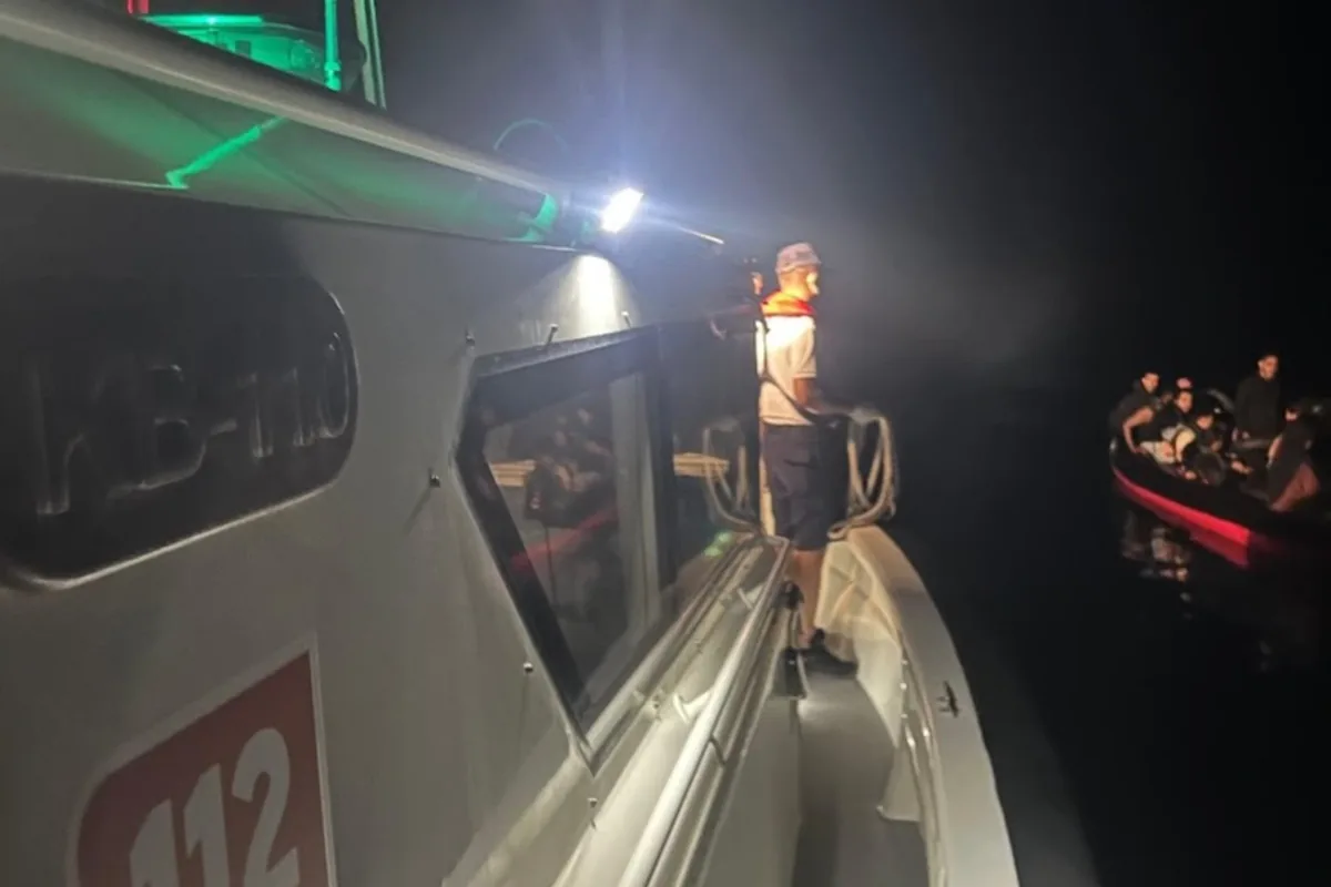 Bodrum Açıklarında Can Pazarı: 32 Düzensiz Göçmen Kurtarıldı Bodrum Açıklarında Can Pazarı: 32 Düzensiz Göçmen Kurtarıldı