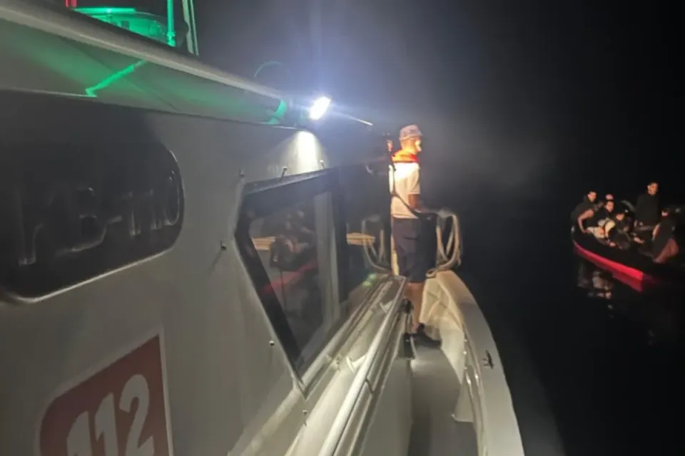 Bodrum Açıklarında Can Pazarı: 32 Düzensiz Göçmen Kurtarıldı görseli