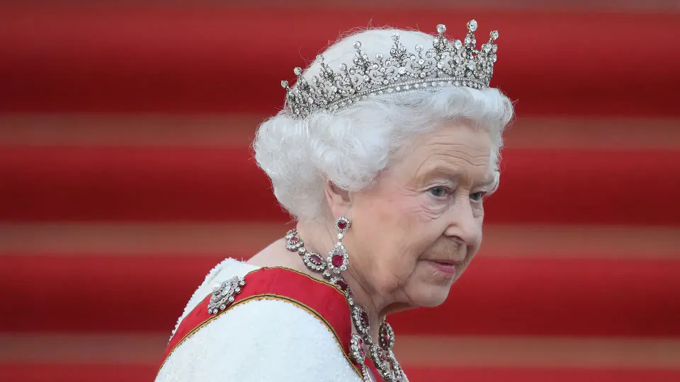 Kraliçe Elizabeth II'nin Nadir Görülen Öfke Anları: Fotoğraf Çekiminde 'Bu Kadar' Dedi, Prens William'ı Açıkça Uyardı görseli