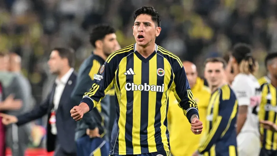 Edson Álvarez'in Geleceği Belirsiz: Dünya Kupası Vedası ve Fenerbahçe Bilmecesi görseli