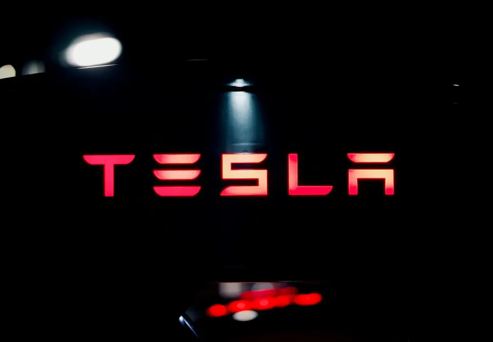 Tesla'nın Bitcoin Rezervleri Sabit Kaldı: 112 Milyon Dolarlık Değer Kaybı görseli