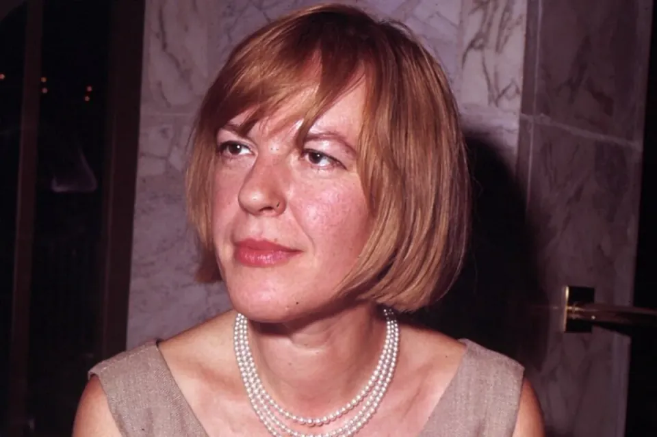 Savaş Sonrası Alman Edebiyatının İkonu: Ingeborg Bachmann'ın Trajik ve Özgür Yaşamı görseli