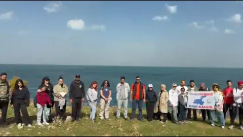 Van Gölü kıyılarında doğa yürüyüşü: 60 gönüllü çevre farkındalığı için bir araya geldi