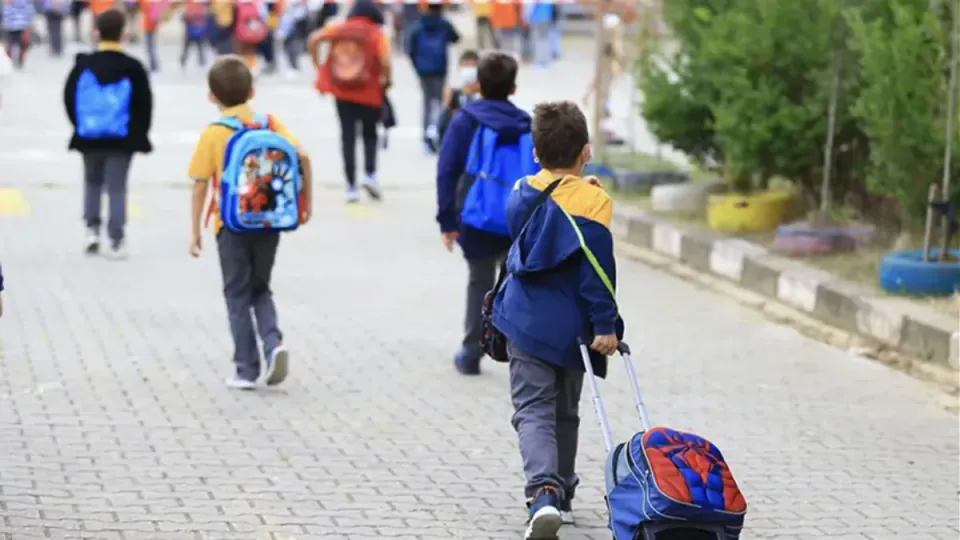MEB 2026-2027 Takvimi: Okullar 14 Eylül'de Açılıyor, Uyum Haftası 7 Eylül'den Başlıyor