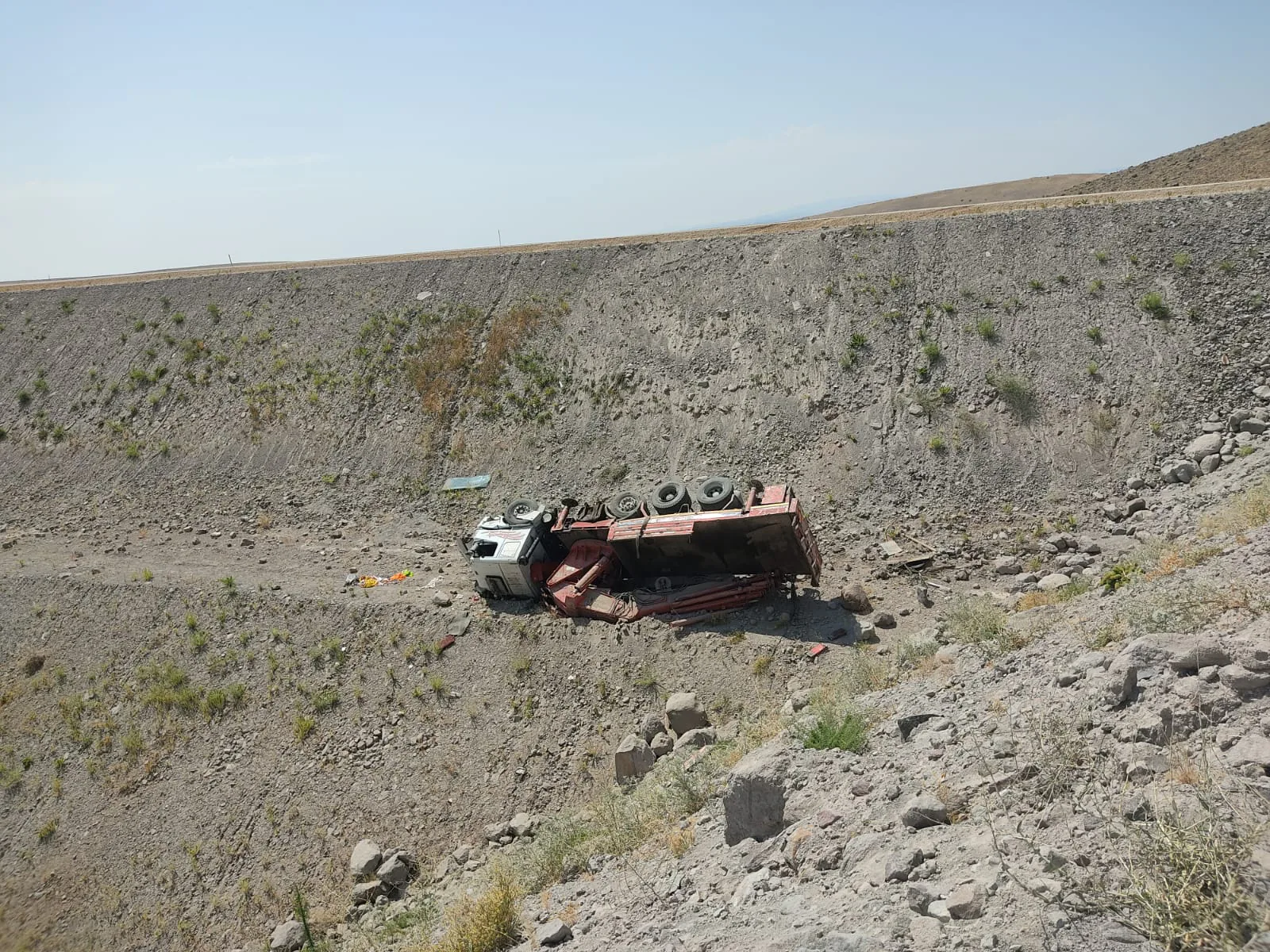 Tunceli Çemişgezek'te Vinç Uçuruma Yuvarlandı: 1 Yaralı Tunceli Çemişgezek'te Vinç Uçuruma Yuvarlandı: 1 Yaralı