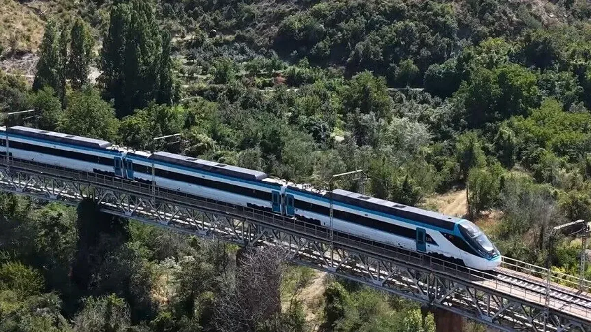 Milli hızlı trende seri üretim başladı: 2028'e kadar 14 set rayda Milli hızlı trende seri üretim başladı: 2028'e kadar 14 set rayda