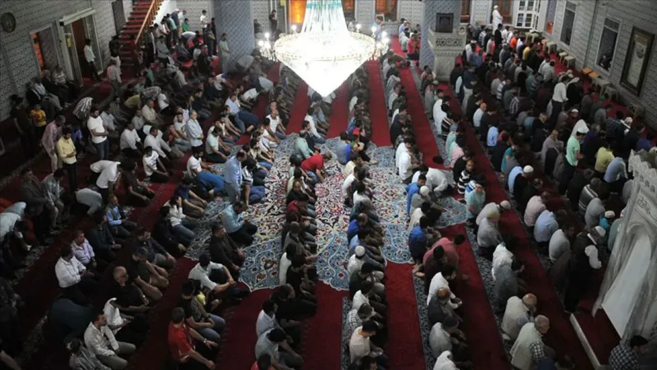9 Ekim 2026 Cuma Namaz Vakitleri: İstanbul, Ankara, İzmir'de Öğle ve Cuma Ezanı Saat Kaçta? görseli