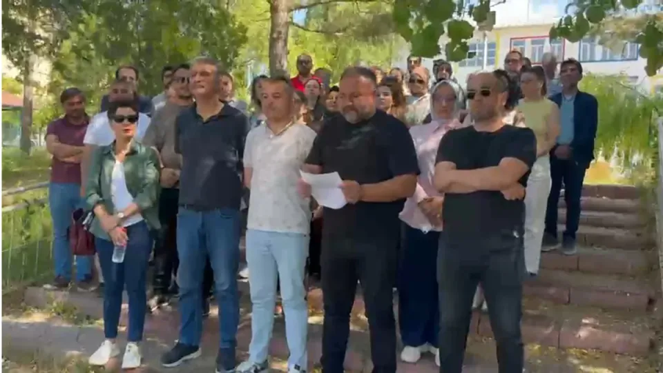 Sivas Cumhuriyet Üniversitesi Vakfı Okullarında Maaş Krizi: Yarın Rektörlük Önünde Eylem Var görseli