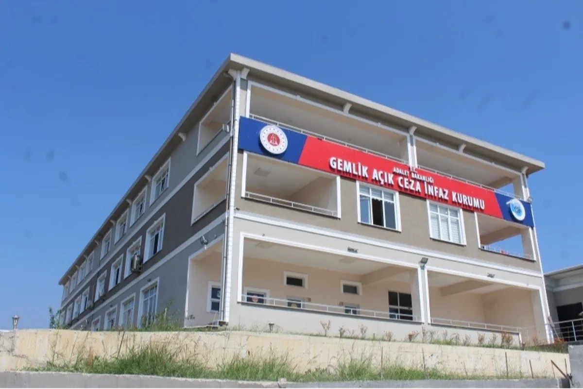 Bursa'da Firari Hükümlü Elektrik Akımına Kapılarak Öldü Bursa'da Firari Hükümlü Elektrik Akımına Kapılarak Öldü